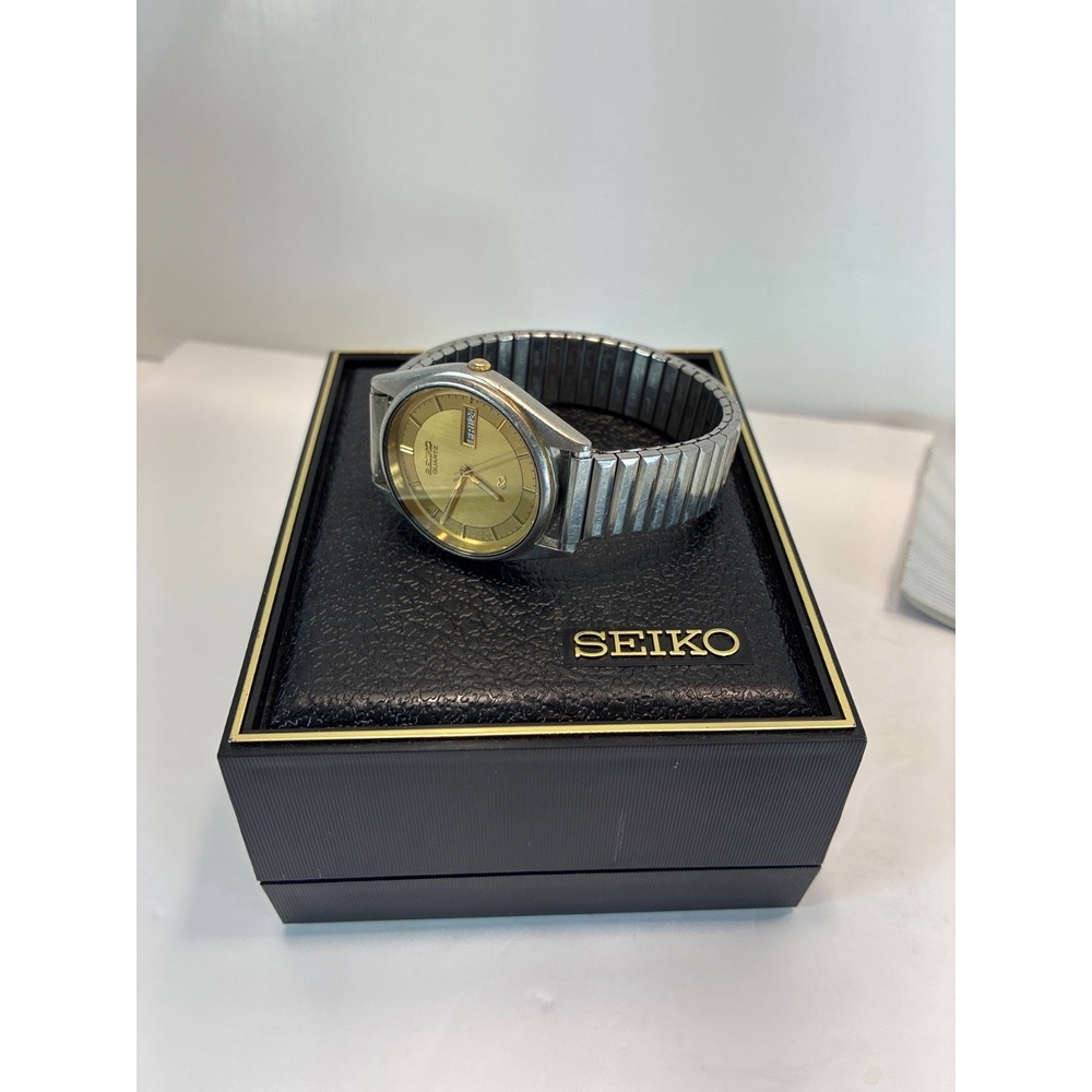 SEIKO SQ Watch Gold Dial Day/Date 5G23-8059 WR Silver Tone SS Bezel Band W/Box - Picture 11 of 17